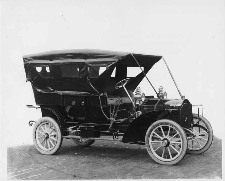 1906 Packard 24 Model S touring car with folding cape top-closed