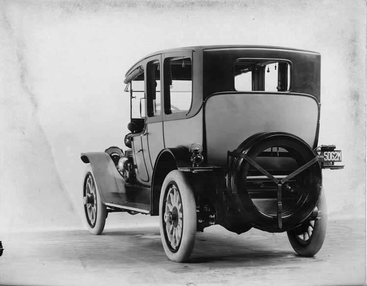 1914 Packard 2-38 two-toned limousine, five-sixth rear view