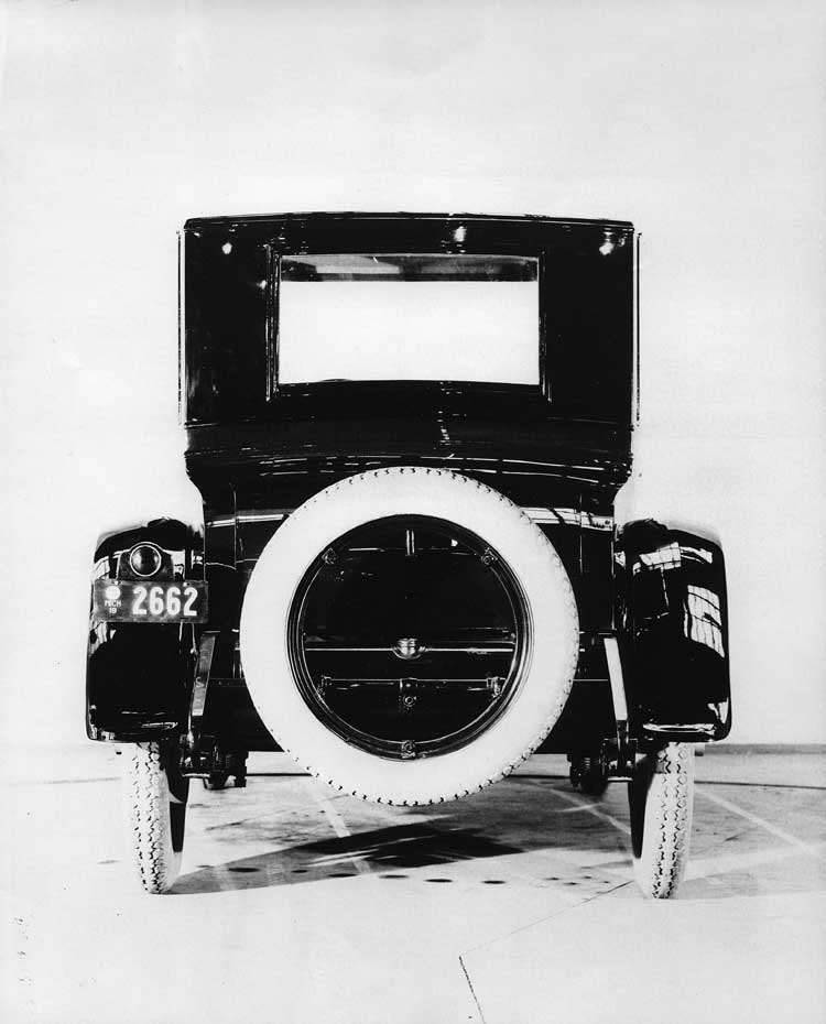 1918-1919 Packard coupe, rear view