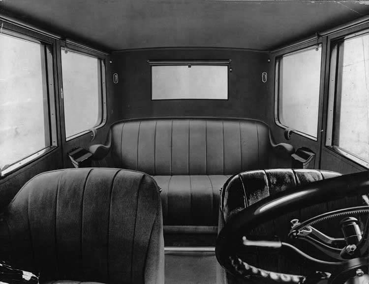 1918-1919 Packard brougham, view of interior through front windshield