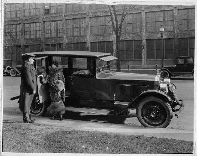 1924 Packard, Gilda Gray with her new '8' sedan