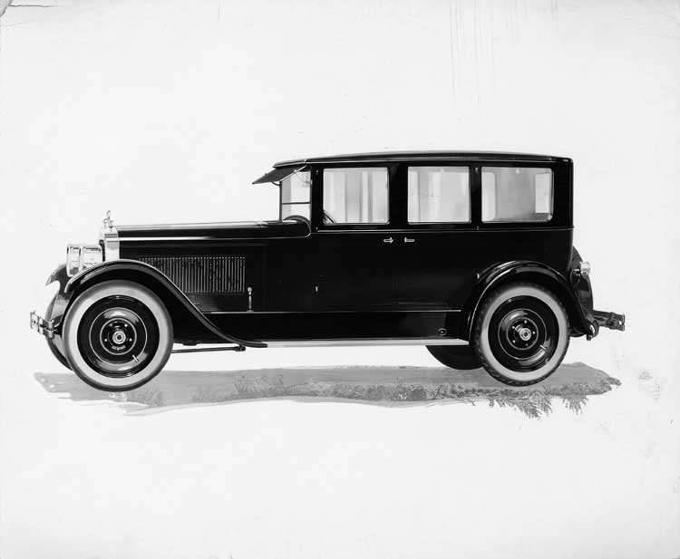 1924 Packard sedan limousine, seven-eights left front view