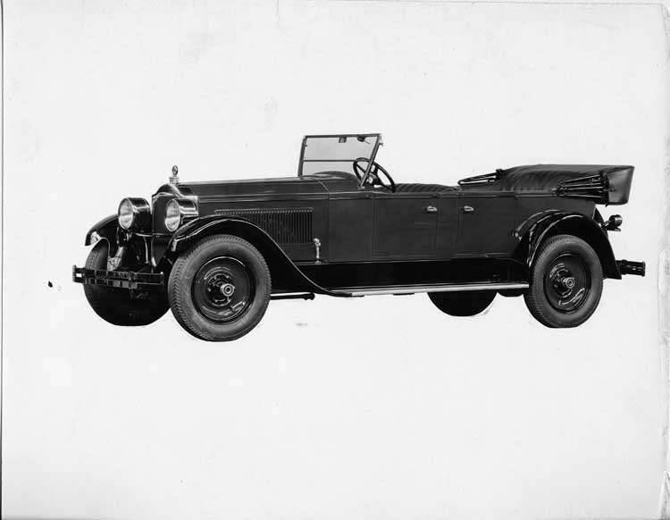 1925-1926 Packard two-toned touring car, left three-quarter side front view, top lowered