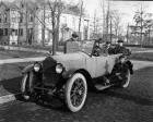 1921-1922 Packard touring car full of men