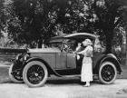1921-1922 Packard runabout, female driver and passenger