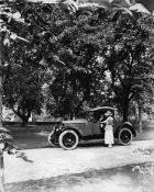 1921-1922 Packard two-toned runabout parked on tree-lined drive