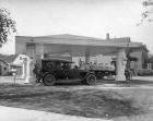 1920-1923 Packard touring car, parked at gas station